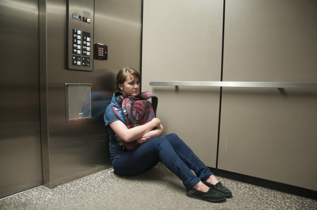 TIPS SAAT TERJEBAK DALAM LIFT 